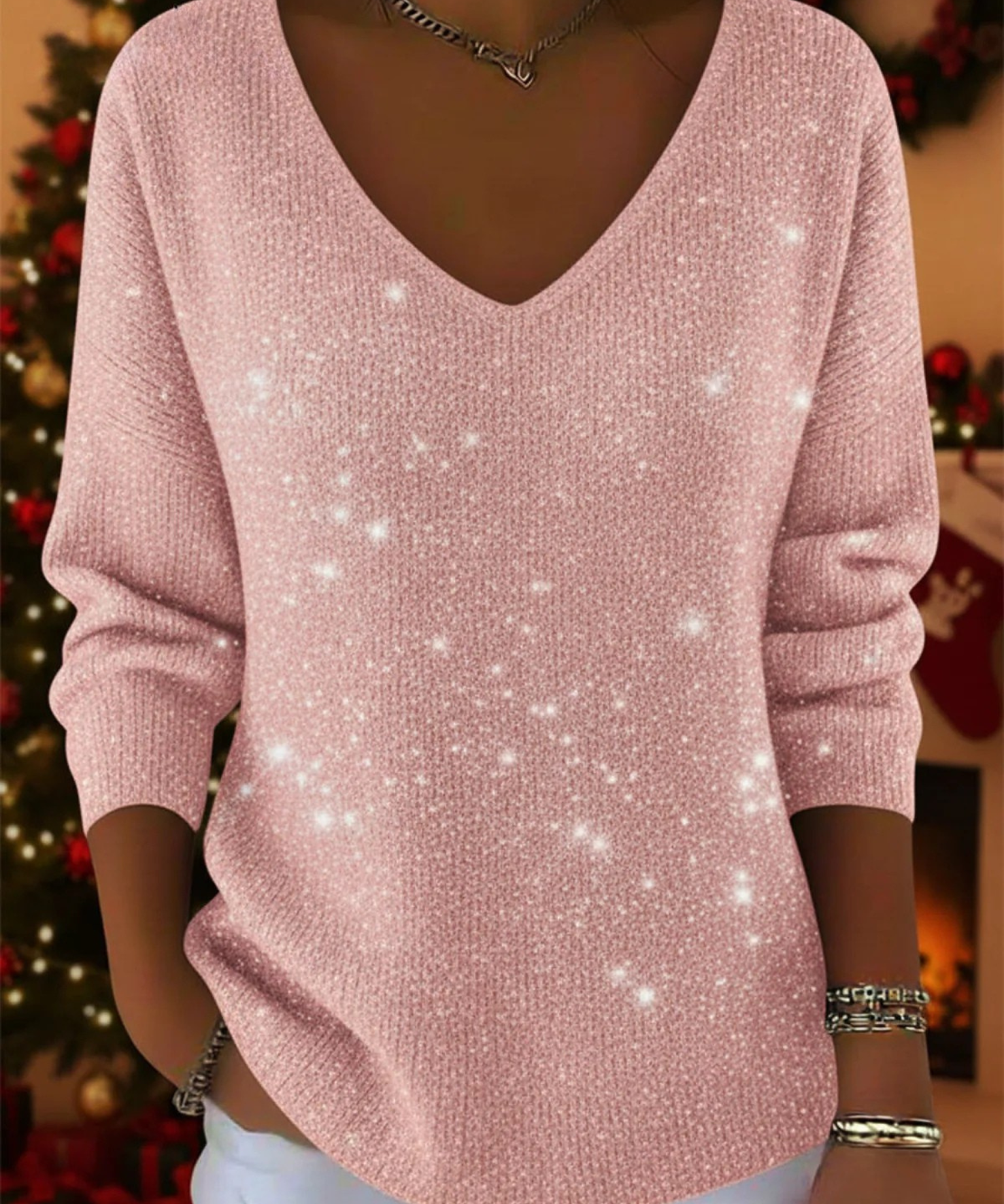 María — The festive V-neck jumper to shine