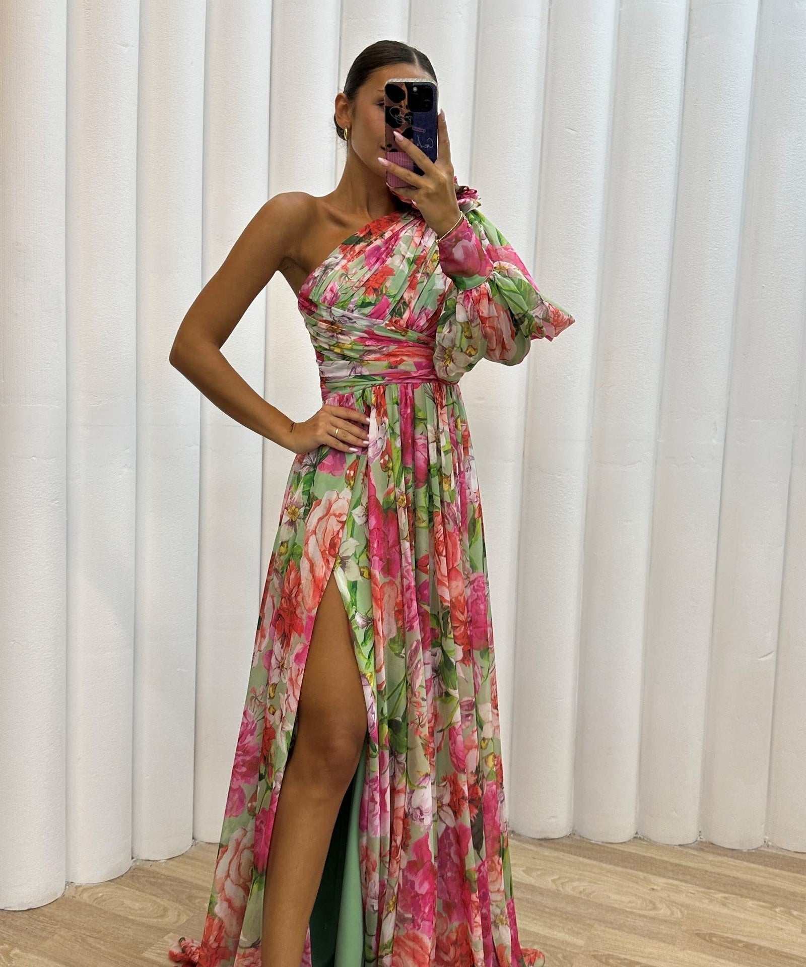Whitney - Elegantní a Splývavé Šaty