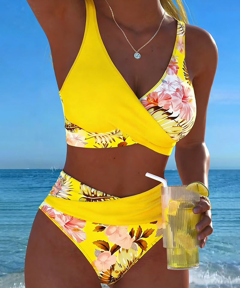 Lorena – Bikiny s kontrastním květinovým potiskem a rozparkem